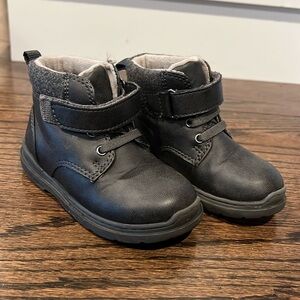 Cat & Jack size 8 black boots with Velcro